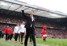 United busca aprovechar mal momento del Liverpool