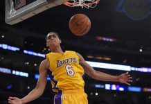 Lakers ganan a los Warriors 115-105 sin Kobe