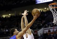 Lillard lleva a Portland al triunfo sobre 76ers
