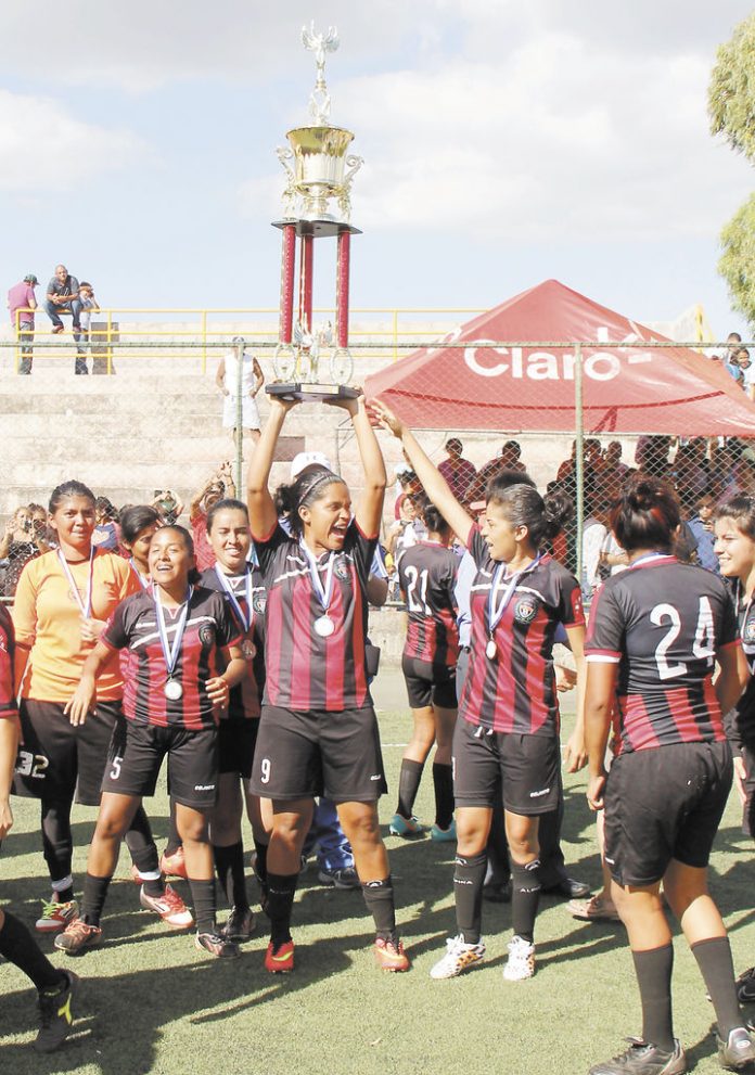 images_SECCIONES_PAGINA_WEB_8Deportivo_2014_Diciembre_DEL_22_AL_28_Saul_Alvarez_campeon_en_penales22