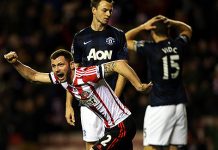 Sunderland deja al borde de la eliminación al Manchester United