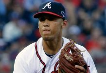 Simmons seguirá siendo Bravo