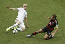 Selección alemana estudia retrasar en el campo a Lahm ante Francia
