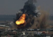 Israel bombardea Gaza y rehúsa negociar un alto el fuego