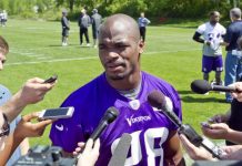 NFL: Adrian Peterson se solidariza con exjugadores