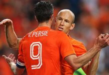 Robben y Lens dieron triunfo a Holanda