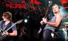 Kings of Leon quieren más nudismo en sus conciertos