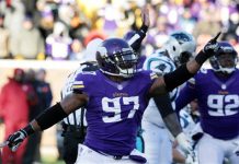 Los Vikings dominan con sus equipos especiales