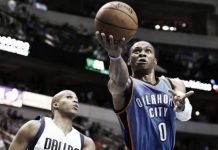 Victorias del Thunder y Suns en pretemporada