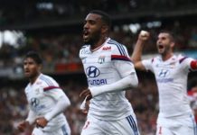 Lyon vence a Lille con tres goles de Lacazette