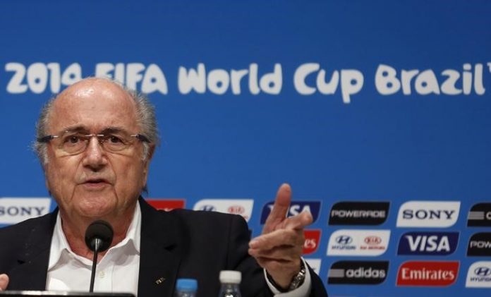 Imagen de archivo del presidente de la FIFA, Joseph Blatter, en una rueda de prensa en el estadio Maracaná en Río de Janeiro