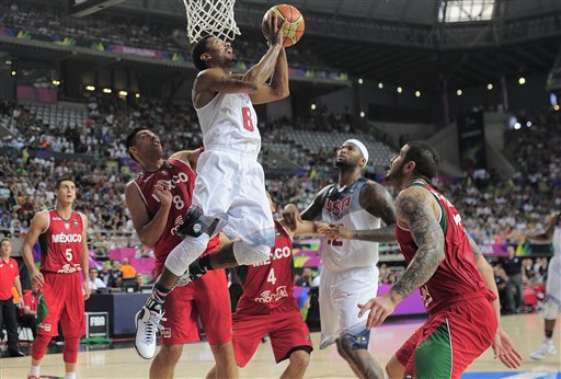 Derrick Rose, Gustavo Ayon