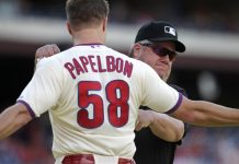 Umpire West suspendido