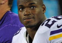Vikings activaron a Peterson pese a caso por abuso
