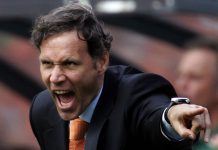 Van Basten no puede con presión de ser DT