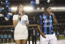 Club mexicano condena racismo contra Ronaldinho