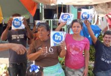 Comerciantes del Mercado Oriental, ganan premios respondiendo la frase del día