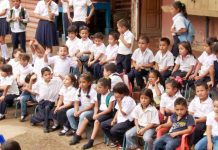 La Hora Nick llevó alegría al Colegio Público Guardabarranco