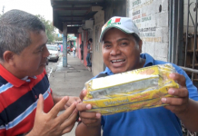 Con mucha felicidad los comerciantes del oriental ganaron premios respondiendo la frase del día