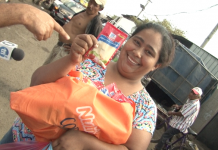 Con alegría comerciantes del Oriental ganan premios de TN8