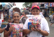 Mas comerciantes del oriental ganan premios solo por responder la frase del día