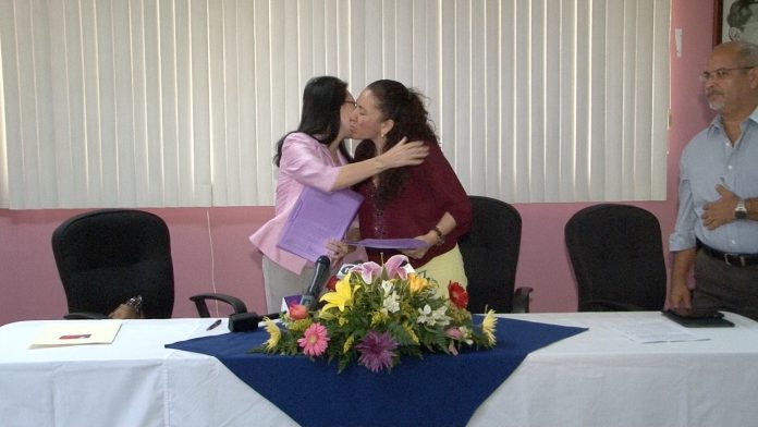 images_SECCIONES_PAGINA_WEB_CRONICATN8_ECONOMIA_2014_Mayo_DEL_05_AL_11_DONACION_-06052014