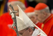 Papa pide detener la violencia