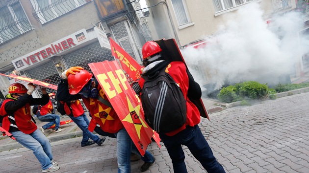 images_SECCIONES_PAGINA_WEB_CRONICATN8_INTERNACIONALES_2014_Abril_28_AL_4_MAYO_Enfrentamiento-Estambul-01052014