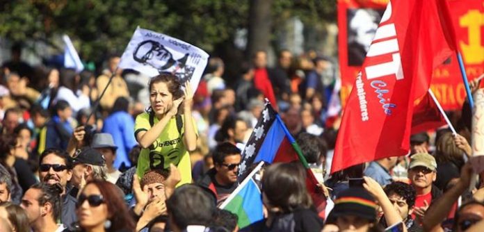 images_SECCIONES_PAGINA_WEB_CRONICATN8_INTERNACIONALES_2014_Abril_28_AL_4_MAYO_marcha-trabajadores-Santiago-01052014