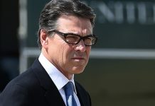 Acusan al gobernador de Texas de abuso de poder