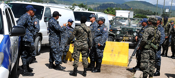 images_SECCIONES_PAGINA_WEB_CRONICATN8_INTERNACIONALES_2014_Agosto_18_AL_24_TIROTEO_HOND22