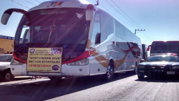 images_SECCIONES_PAGINA_WEB_CRONICATN8_INTERNACIONALES_2014_Diciembre_1_AL_7_04-12-14_caravana