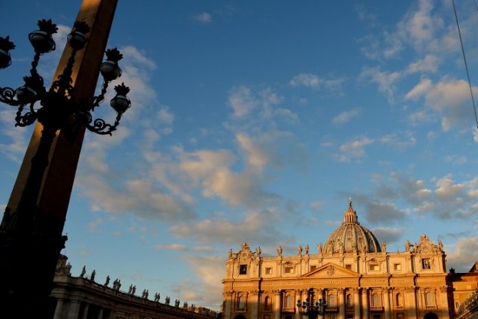 VATICAN-POPE-BASILICA-MONUMENT-FEATURE