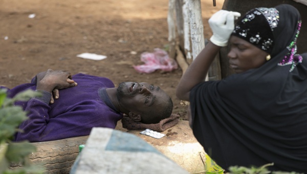 images_SECCIONES_PAGINA_WEB_CRONICATN8_INTERNACIONALES_2014_Diciembre_29_AL_4_Sierra_Leona_confina_poblacion__29_12_14