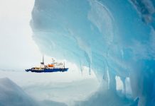 Rescatan a los pasajeros de buque en la Antártida