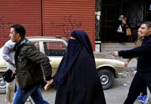 Policía de Egipto choca con simpatizantes de Morsi