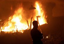 Mueren al menos 2 personas en incendio en Bahamas
