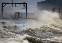 Fuerte tormenta azota costa oeste británica