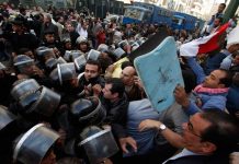 Un muerto en Egipto en choques entre policía y partidarios de Mursi