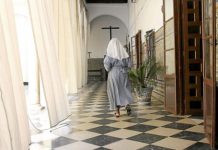 Una monja salvadoreña da a luz a un varón en Italia y lo llama Francisco