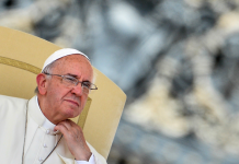 Papa pide a migrantes y refugiados no perder la esperanza