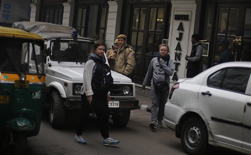INDIA TURISTA VIOLADA