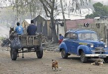 Paraguay sustituye carros a caballo por motos