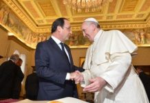 Presidente francés Hollande pide al Vaticano que reciba a la oposición siria