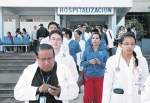 Correa y médicos tratan de superar desacuerdo por nuevo código penal en Ecuador