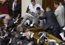 Parlamento de Ucrania adopta ley de amnistía para manifestantes, oposición se abstiene