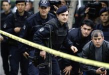 El gobierno turco destituye a otros 500 policías en Ankara