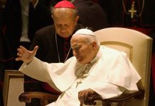Roban sangre del Papa Juan Pablo II de una iglesia italiana