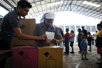 images_SECCIONES_PAGINA_WEB_CRONICATN8_INTERNACIONALES_2014_Enero_DEL_27_ENE_AL_31_ENE__VOTOS01022014