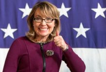 Ex legisladora de EU se lanza en paracaídas